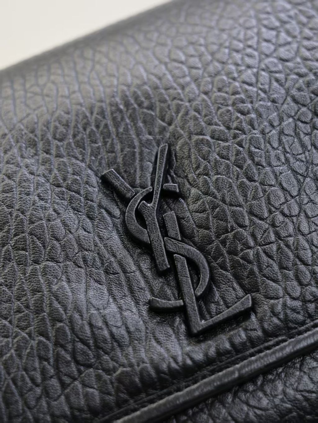 YSL NIKI 粒面牛皮革郵差包5.pic