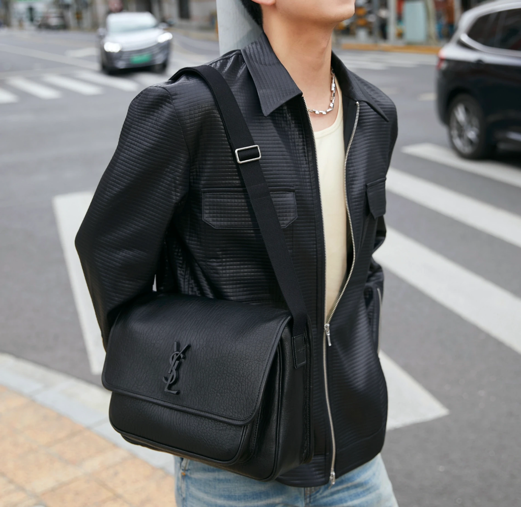 YSL NIKI 粒面牛皮革郵差包5