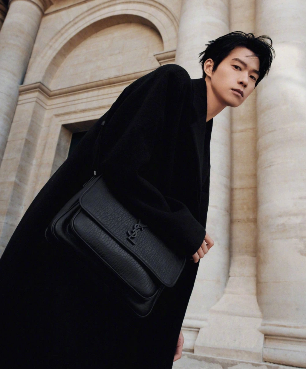 YSL NIKI 粒面牛皮革郵差包4