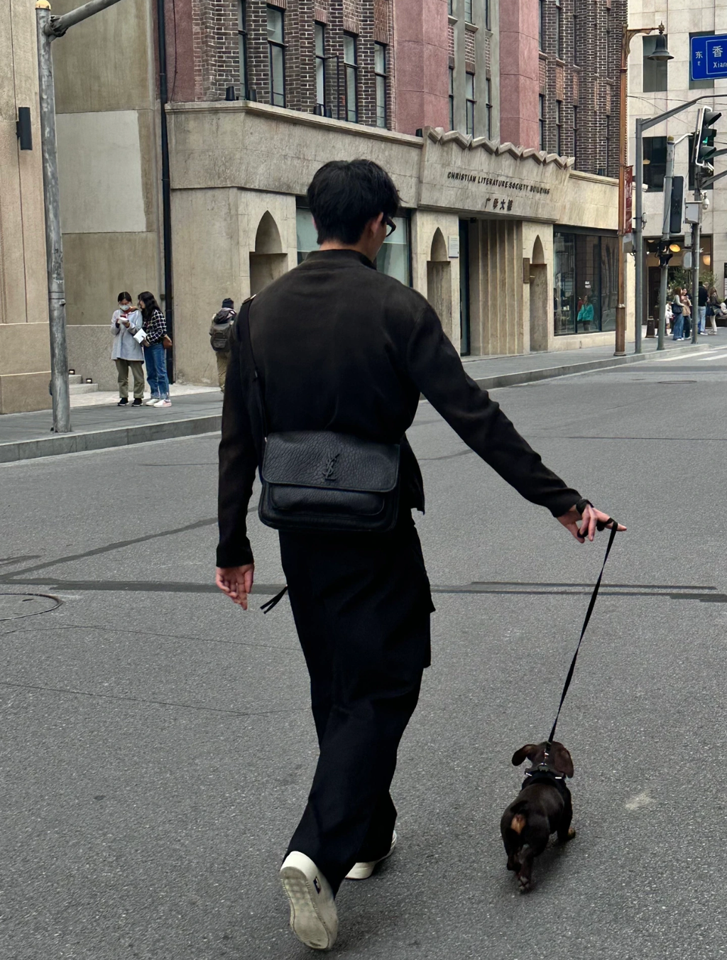 YSL NIKI 粒面牛皮革郵差包6