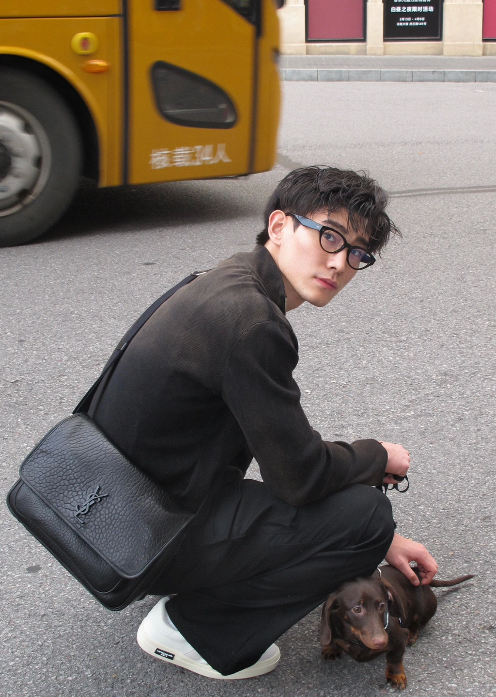 YSL NIKI 粒面牛皮革郵差包3