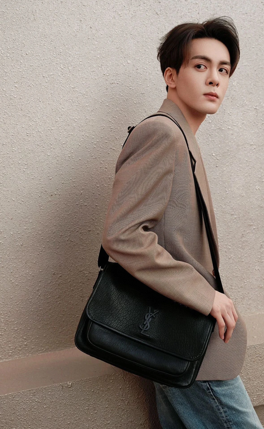 YSL NIKI 粒面牛皮革郵差包2