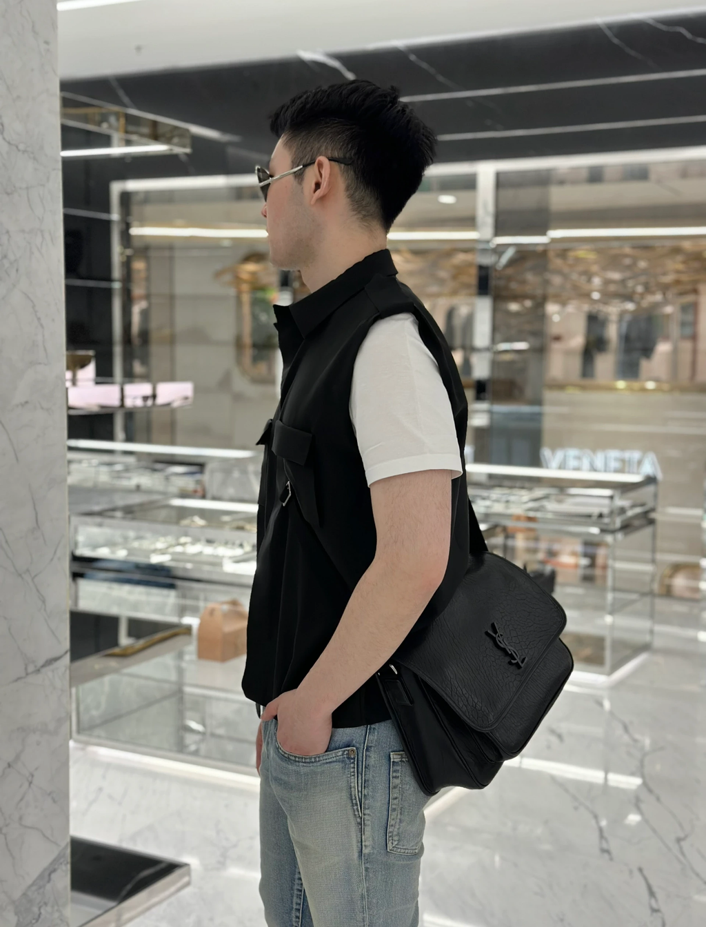 YSL NIKI 粒面牛皮革郵差包7