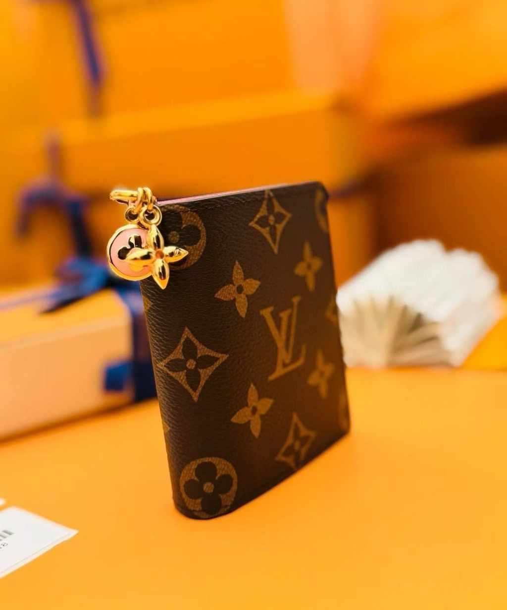 LV CHARMS 短夾錢包 M147181