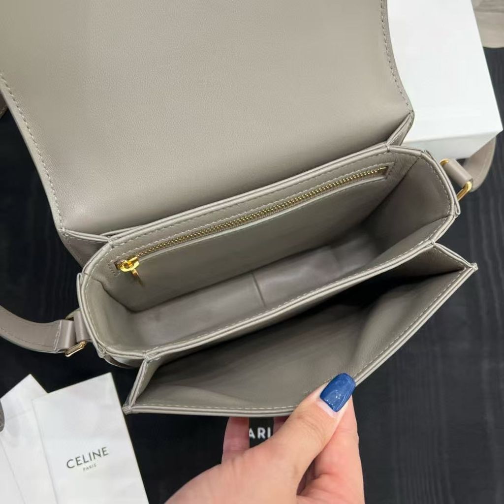 CELINE TEEN TRIOMPHE 亮澤牛皮革手袋3