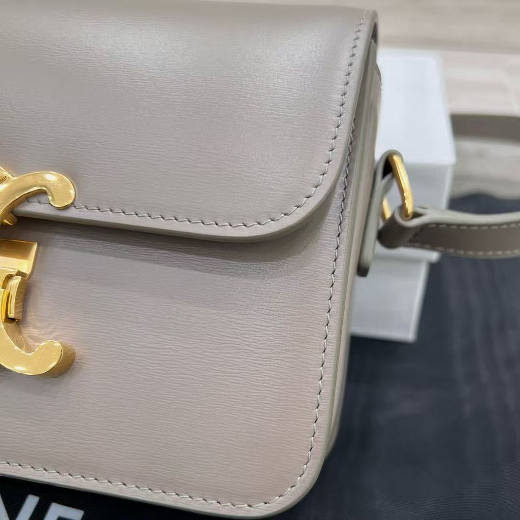 CELINE TEEN TRIOMPHE 亮澤牛皮革手袋4