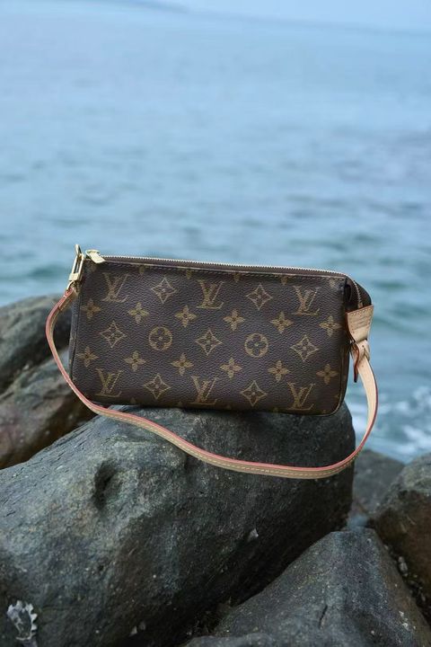 LV POCHETTE ACCESSOIRES 大麻將腋下包 M407124.pic
