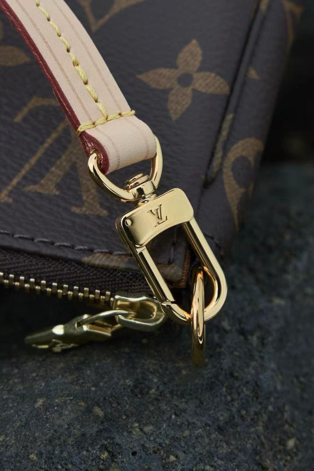 LV POCHETTE ACCESSOIRES 大麻將腋下包 M407123.pic