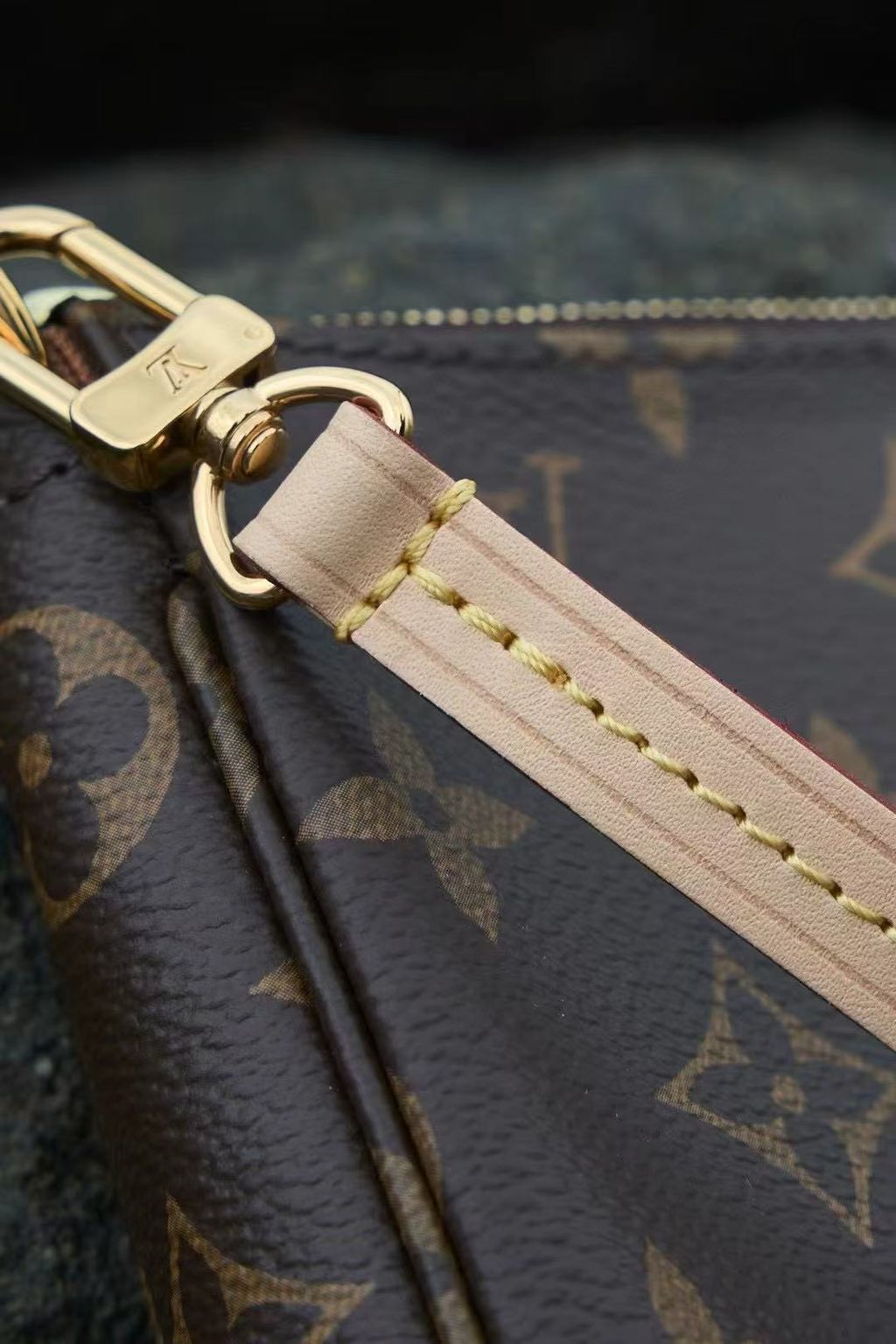 LV POCHETTE ACCESSOIRES 大麻將腋下包 M407122.pic