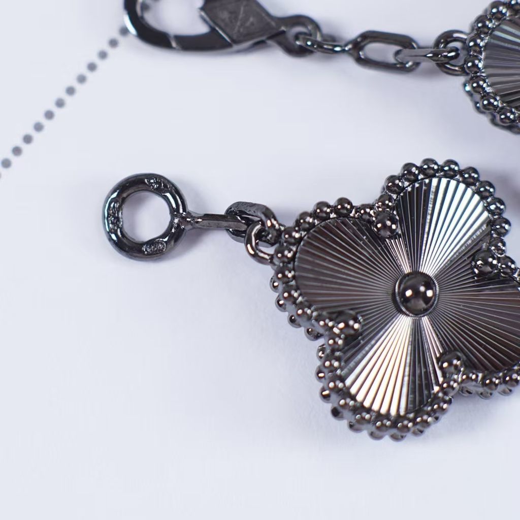 VCA VINTAGE ALHAMBRA 5枚四葉幸運圖騰手鍊 黑武士4.pic