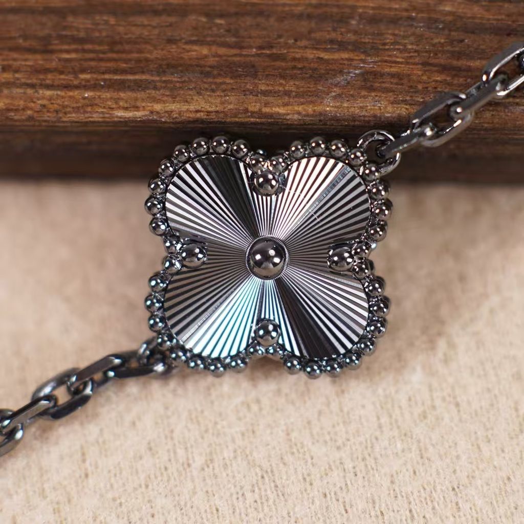 VCA VINTAGE ALHAMBRA 5枚四葉幸運圖騰手鍊 黑武士9.pic