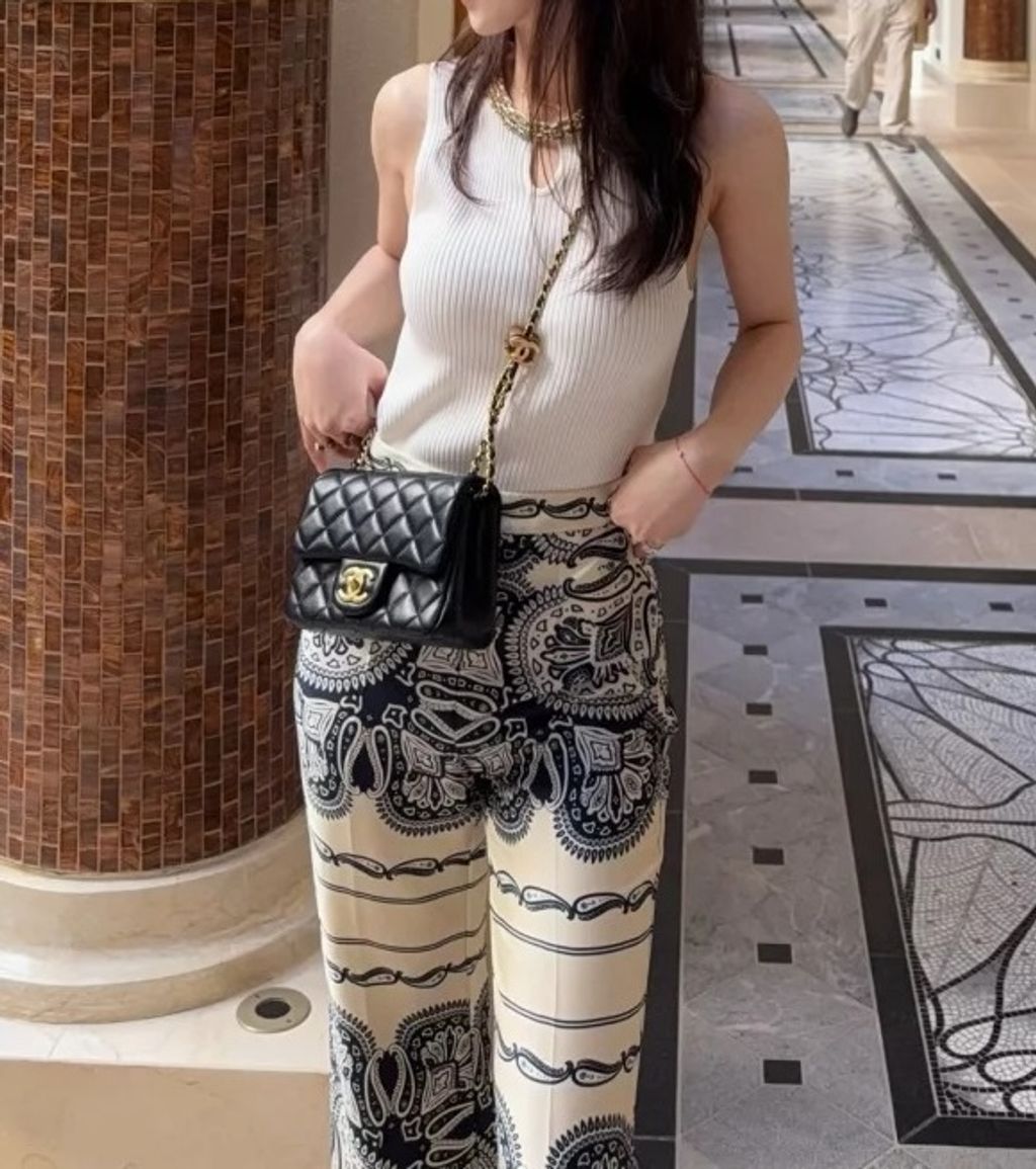 CHANEL 25B 雙C調節 羊皮迷你口蓋包 黑色2