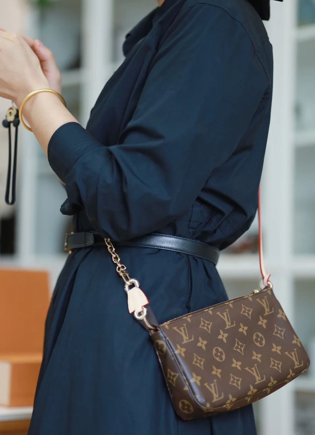 LV POCHETTE ACCESSOIRES 三合一麻將腋下包 M827662