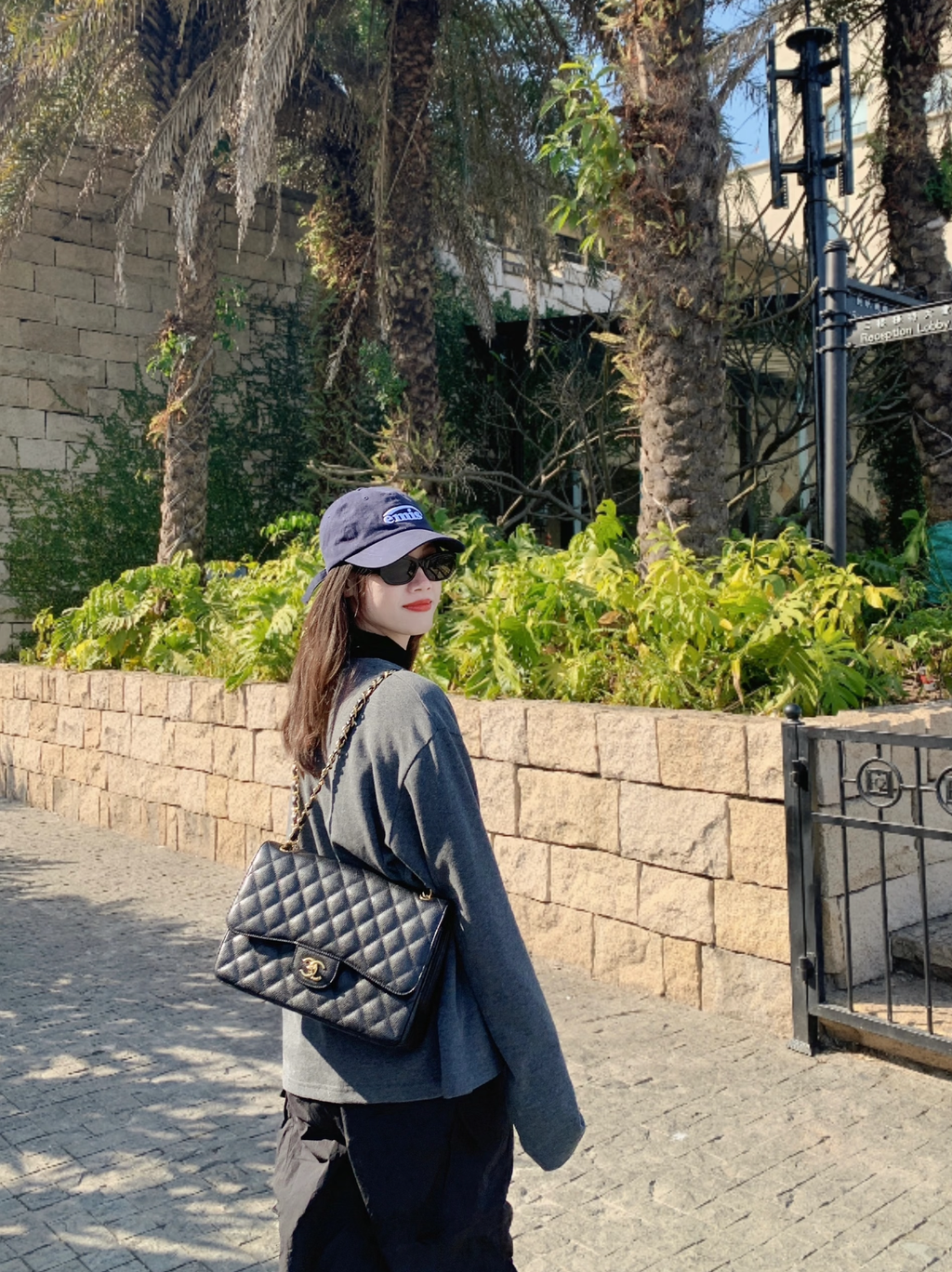 CHANEL 11.12 JUMBO 黑色牛皮經典口蓋包 CF30CM9