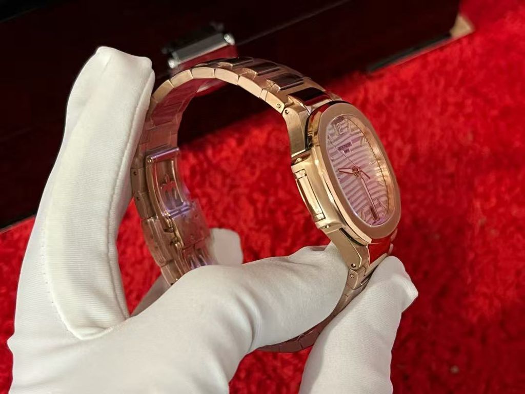 PATEK PHILIPPE NAUTILUS 鸚鵡螺 7118:1R 玫瑰金白盤2.pic