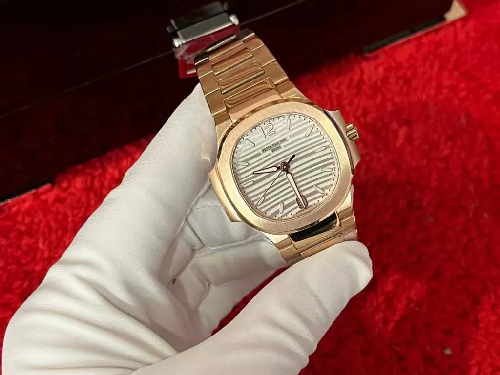 PATEK PHILIPPE NAUTILUS 鸚鵡螺 7118:1R 玫瑰金白盤1