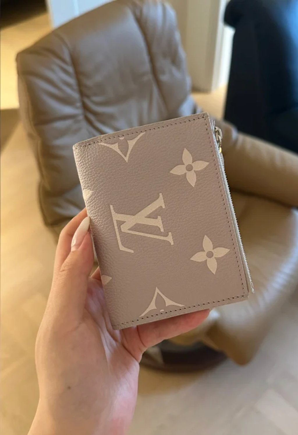 1040g00831ics0iusg2004a6u9lpncjtf9tb594o!nc_n_webp_mw_1副本