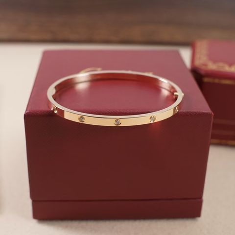 8733b4fc4c4282c61c0fa2f79eb33043 3