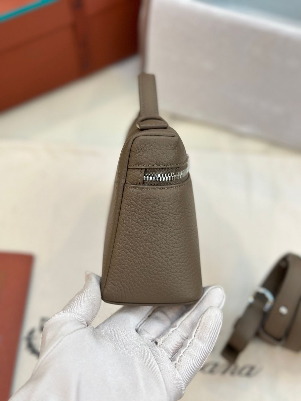 LORO PIANA L19 EXTRA POCKET 大象灰手袋7