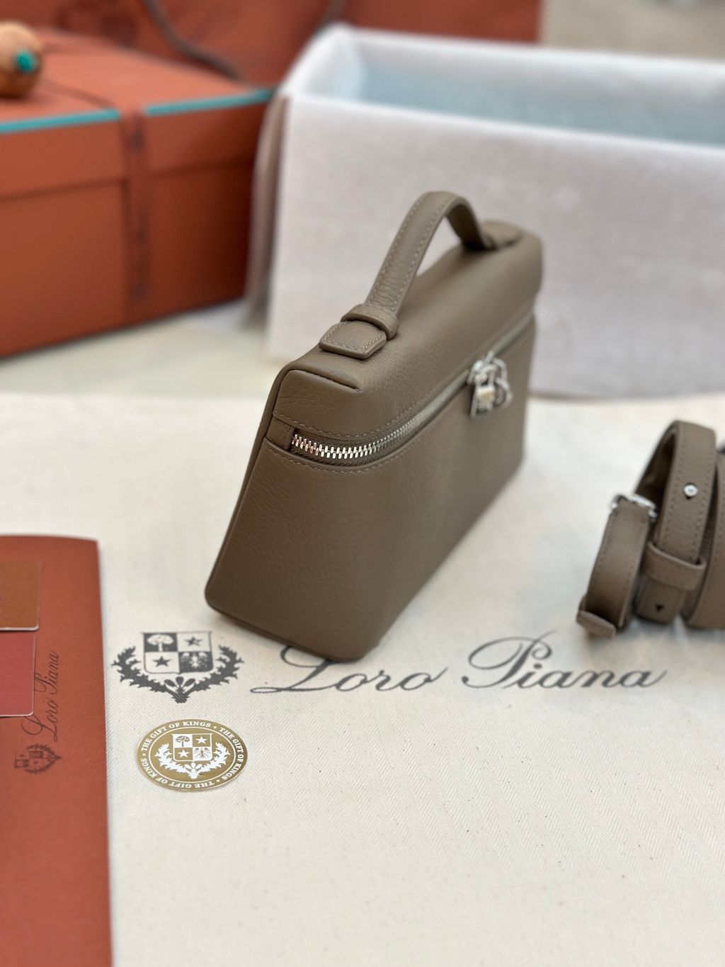 LORO PIANA L19 EXTRA POCKET 大象灰手袋6