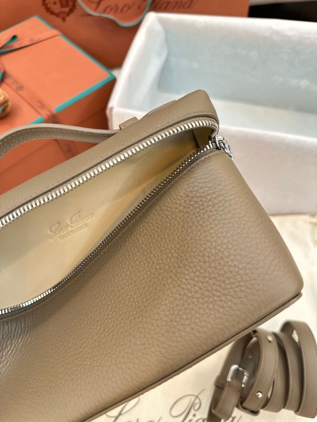 LORO PIANA L19 EXTRA POCKET 大象灰手袋9