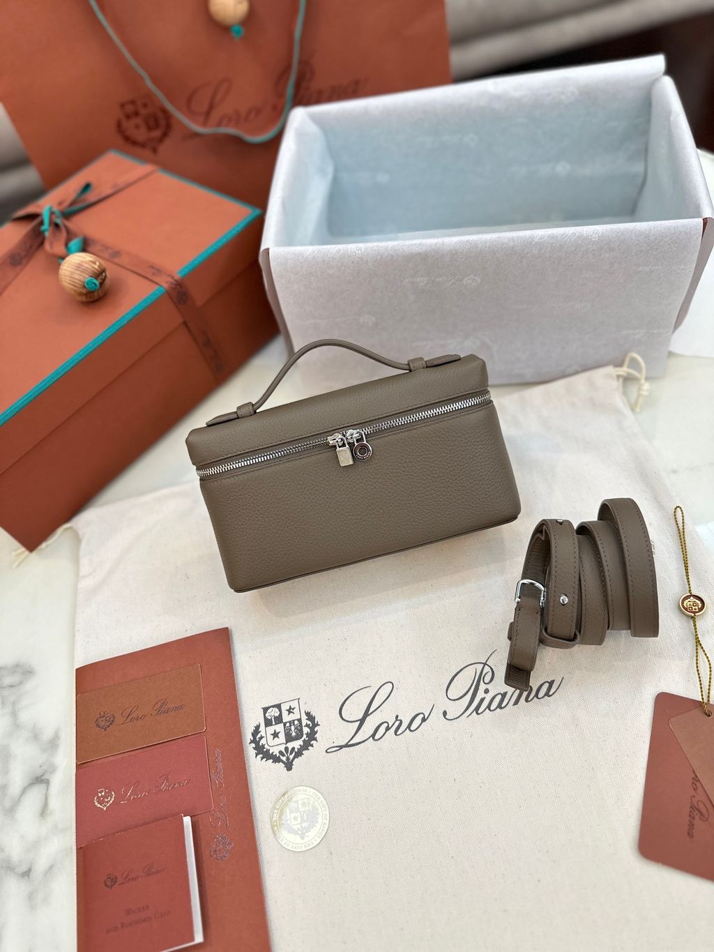 LORO PIANA L19 EXTRA POCKET 大象灰手袋3