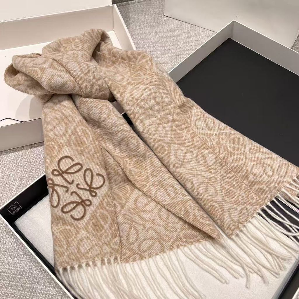 LOEWE 羊絨浮雕圍巾 奶茶色9.pic