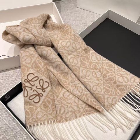 LOEWE 羊絨浮雕圍巾 奶茶色9.pic