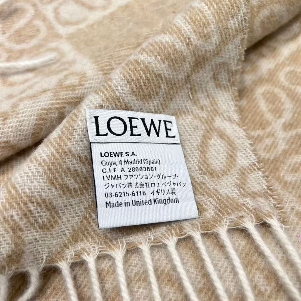 LOEWE 羊絨浮雕圍巾 奶茶色4.pic