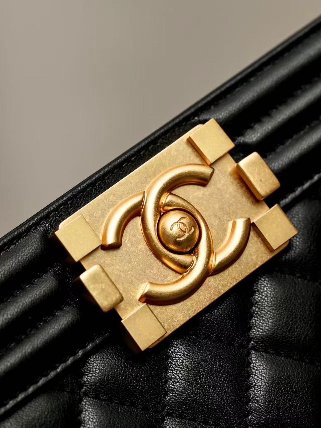 CHANEL LE BOY 經典牛皮口蓋包6