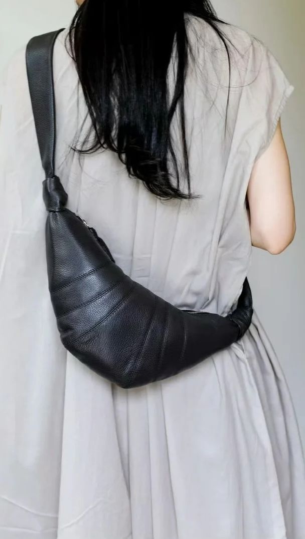 LEMAIRE 牛皮 牛角包 深巧克力色1