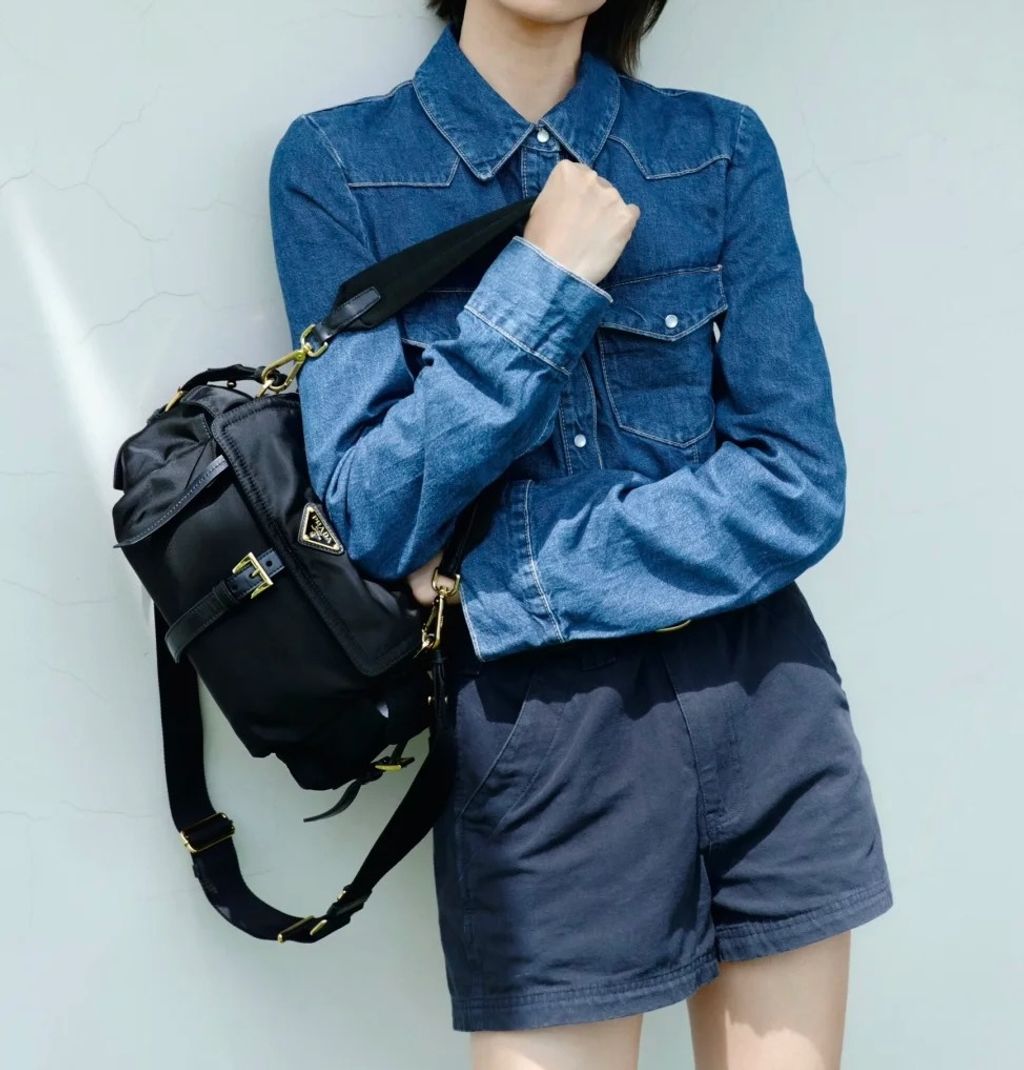 PRADA EXPLORE RE-NYLON 肩背袋3