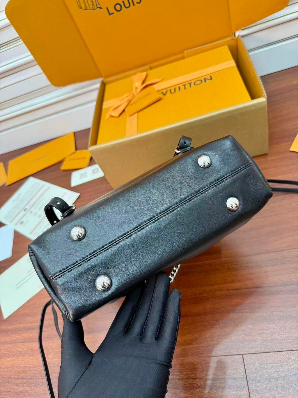 61d2d15a11eb50473bddc94a7a0bb33a 2