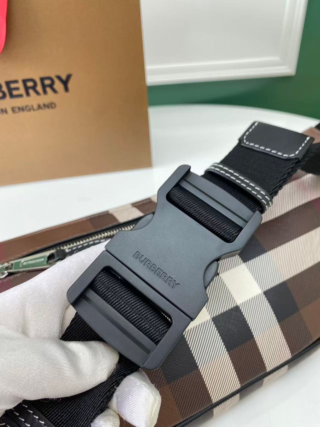 BURBERRY CASON PVC格纹腰包 深樺木棕色4