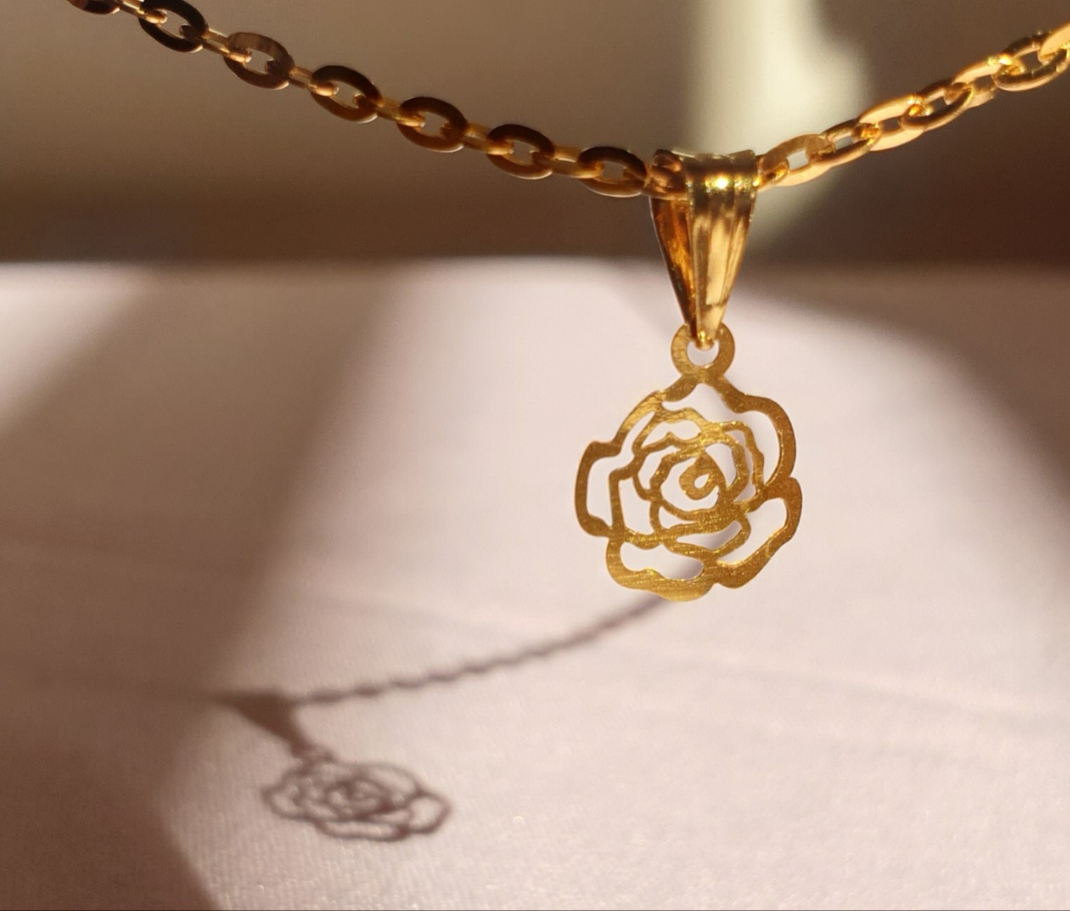 Rose Pendant Necklace