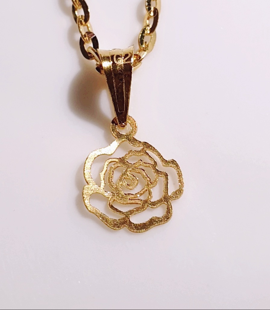 Rose Pendant Necklace