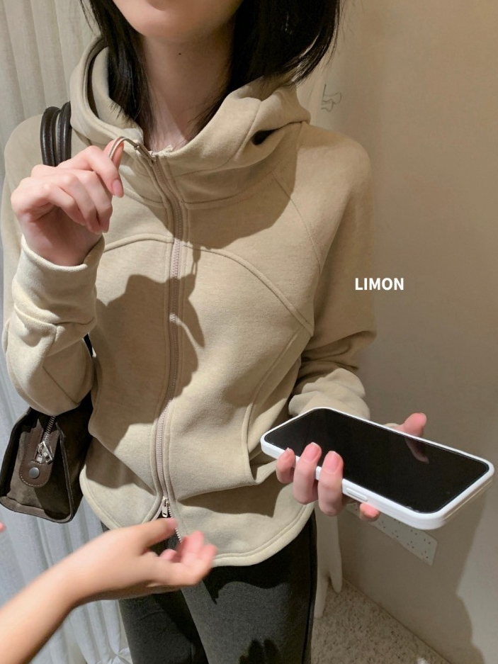 tw-11134207-820le-mtqbimvd9yiq12