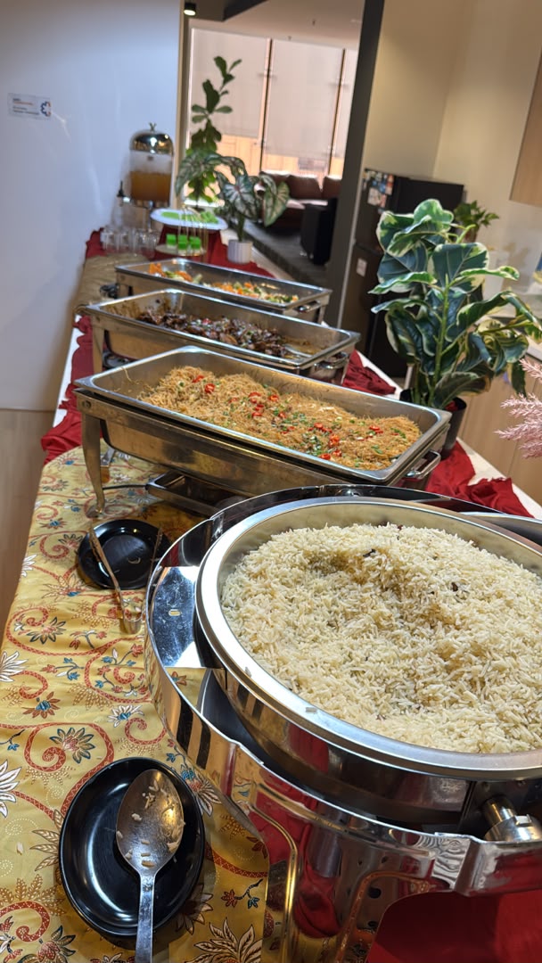 Lux Catering seminar buffet setup