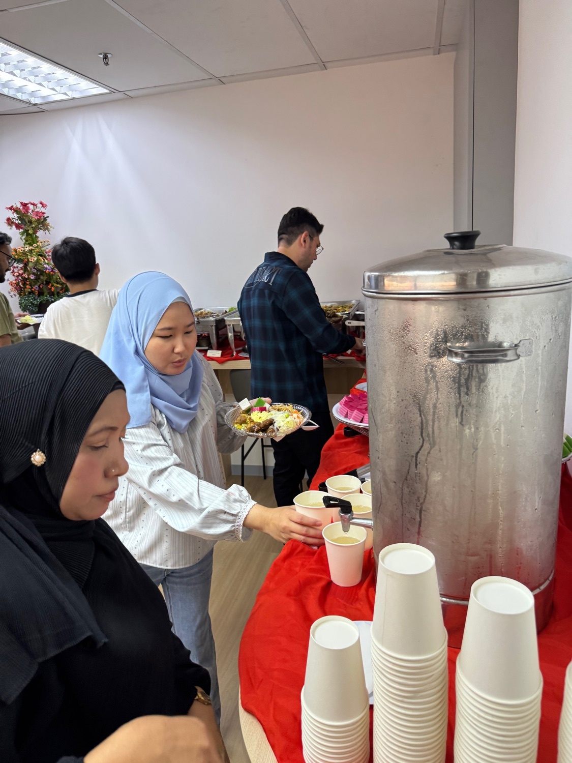 Muslim guests enjoying Lux Catering at the Dayone Data Center HQ event