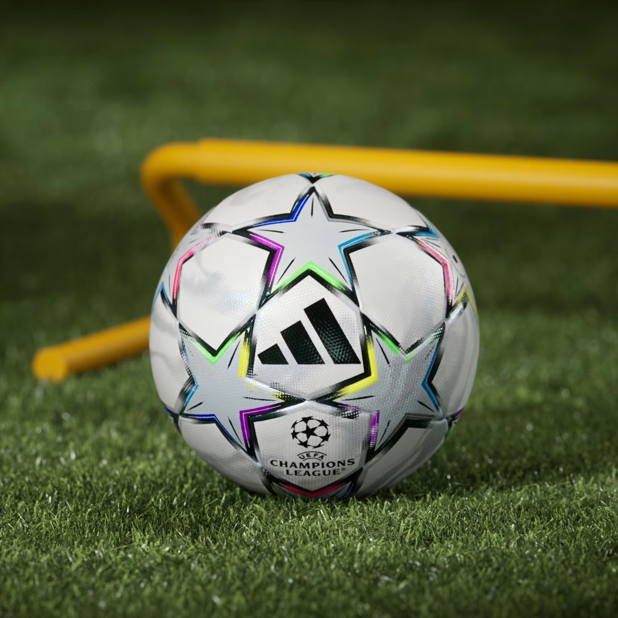 UEFA_Champions_League_26-27_League_Ball_White_KE9765_01_03_hover_standard