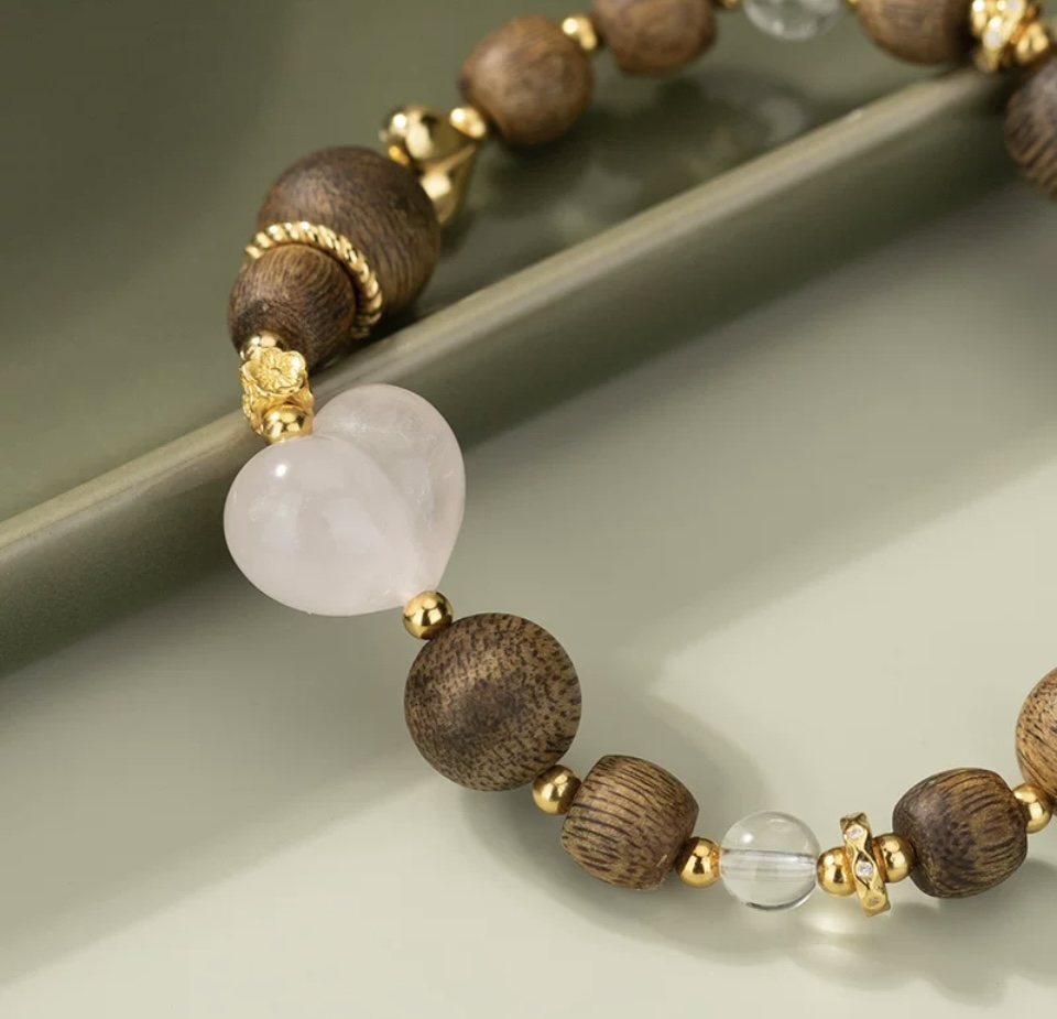 THE MANADALOR | 品佳企業社以銷售樹公子沉香相關產品及華心珠寶相關銀飾、瑪瑙、朱砂等，還有代購日韓保養品、包包皮夾、衣物、寢具用品及寵物用品等