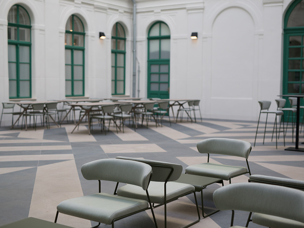 scab_budapest_palace_02