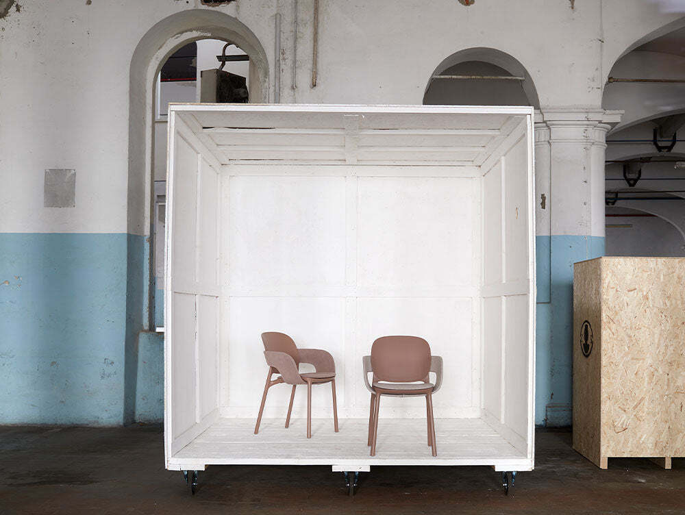 Hug-Tub-Chair_1800x1800