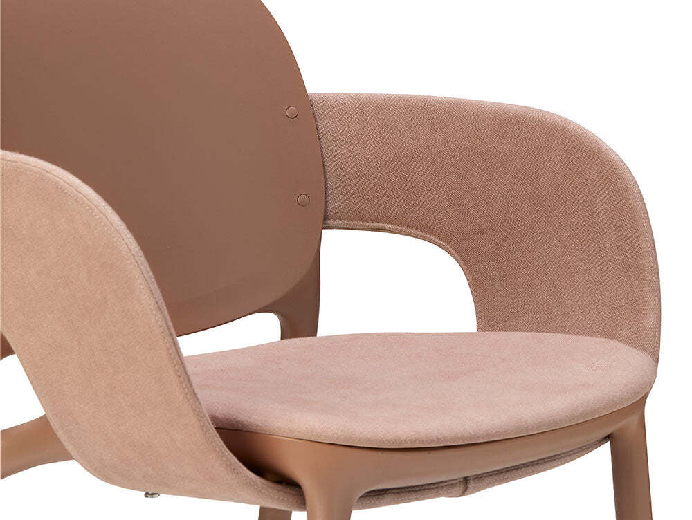 Hug-Tub-Chair-2_1800x1800
