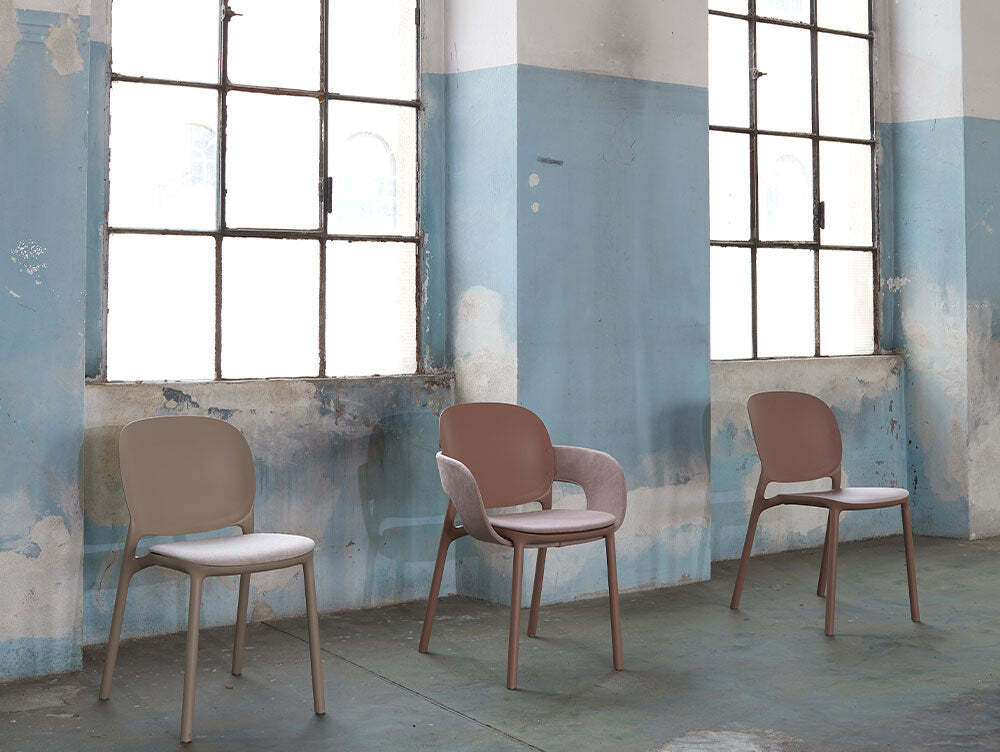 Hug-Chair-4_154d4347-6803-4557-b648-03d2a79df4ce_1800x1800