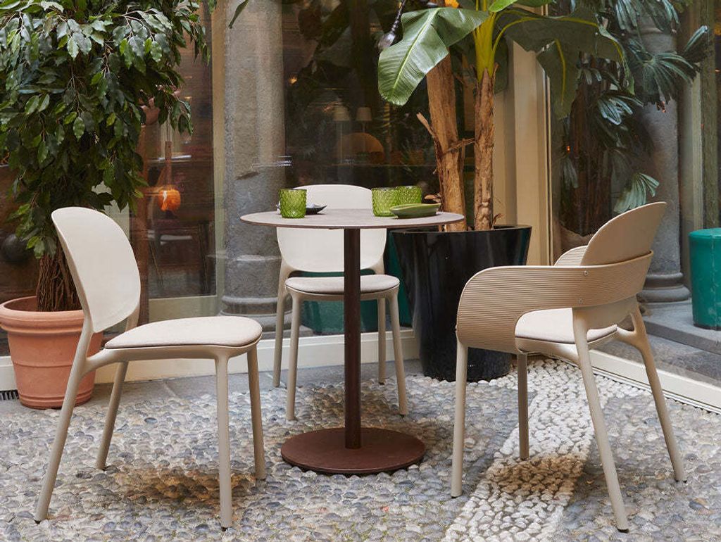 Hug-Chairs_bc509239-7ce9-4bde-b28e-50461b59ca08_1800x1800