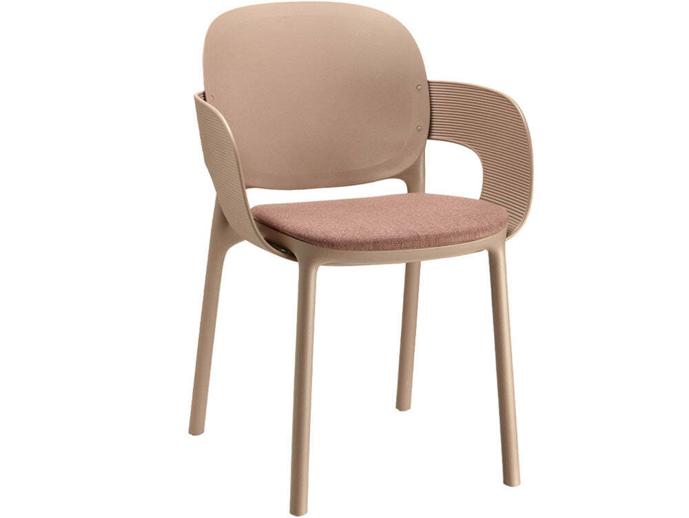 Hug-Chair_5f0bd677-315b-4dbe-a5a8-68a2f538de20_1800x1800