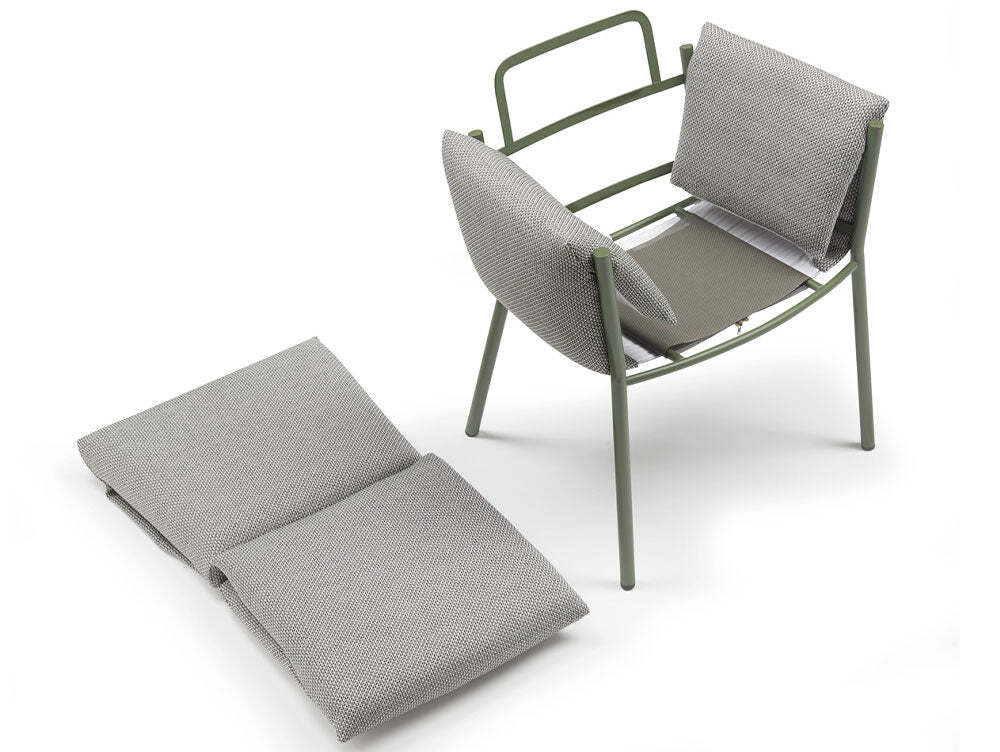Brezza-Chair-2_d26c2f82-b29c-484b-a4c8-18ebd20643d7_1800x1800