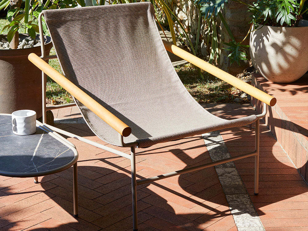 Dress-Code-Smart-Lounge-Chair-3_1800x1800