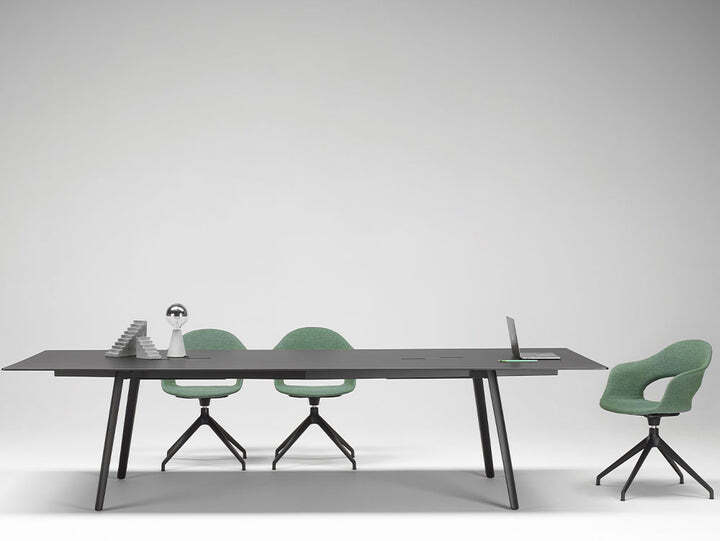 Lady-B-Chair_f320970a-f1cb-4421-973d-ce5781ab1380_720x